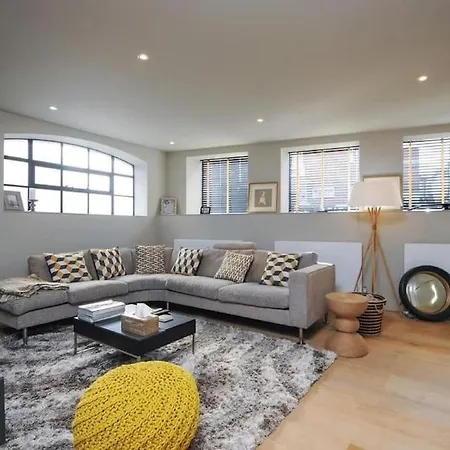 Manhattan Style Apartment In Fulham